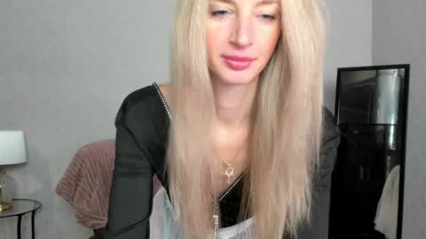Snapshot of skinnyladyy chatting on 02-02-25, 02:06 Skinnyladyy online show from 02-02-25, 02:06