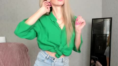 Snapshot of skinnyladyy chatting on 02-04-25, 02:07 Skinnyladyy online show from 02-04-25, 02:07
