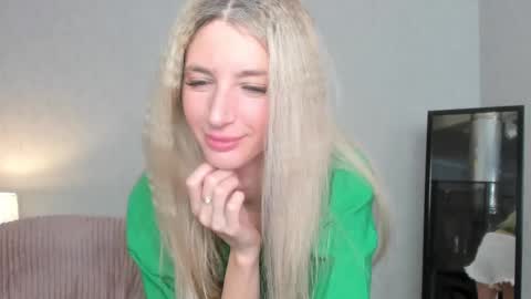 Snapshot of skinnyladyy chatting on 02-26-25, 05:09 Skinnyladyy online show from 02-26-25, 05:09