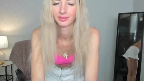 Snapshot of skinnyladyy chatting on 03-10-25, 02:17 Skinnyladyy online show from 03-10-25, 02:17