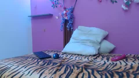 sofia online show from 02-12-26, 01:28