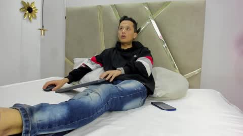 Snapshot of skinnyzeth chatting on 10-01-25, 04:51 SkinnyZeth online show from 10-01-25, 04:51