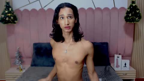 Snapshot of sky_fox_1 chatting on 12-10-24, 01:11 STIVEN online show from 12-10-24, 01:11
