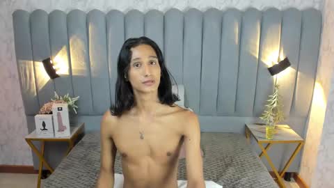 Snapshot of sky_fox_1 chatting on 12-19-24, 02:24 STIVEN online show from 12-19-24, 02:24