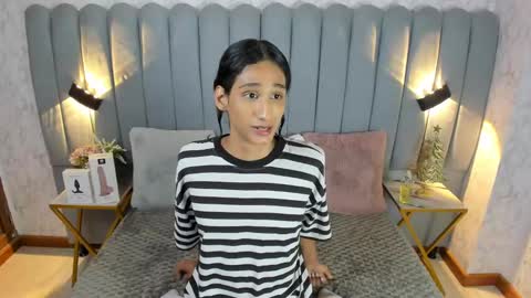 Snapshot of sky_fox_1 chatting on 12-20-24, 03:53 STIVEN online show from 12-20-24, 03:53