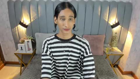 Snapshot of sky_fox_1 chatting on 12-20-24, 06:56 STIVEN online show from 12-20-24, 06:56