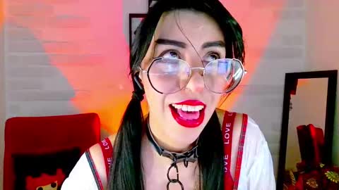 Snapshot of sky_girl1 chatting on 09-27-25, 05:34 Mile online show from 09-27-25, 05:34