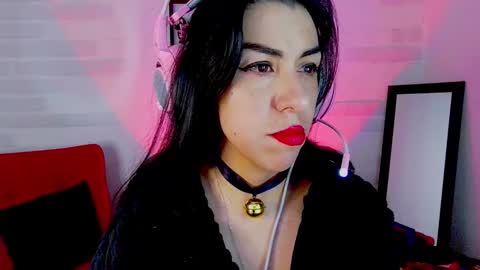 Snapshot of sky_girl1 chatting on 10-21-25, 02:45 Mile online show from 10-21-25, 02:45