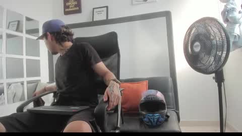 sky_wild online show from 11-02-25, 08:33