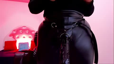 Snapshot of skydarkblue chatting on 09-10-25, 02:11 skydarkblue online show from 09-10-25, 02:11