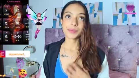 Snapshot of skye_moore chatting on 10-03-25, 12:13 skye moore online show from 10-03-25, 12:13