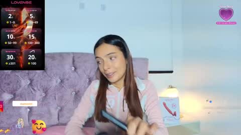 Snapshot of skye_moore chatting on 10-21-25, 12:06 skye moore online show from 10-21-25, 12:06