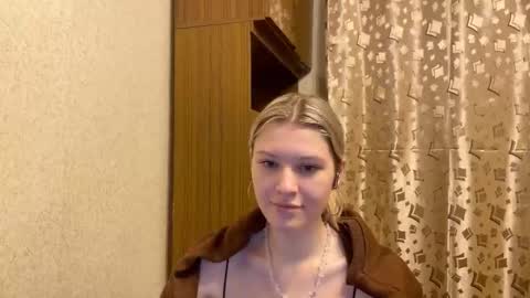Snapshot of skyedavis chatting on 12-18-25, 07:09 skyedavis online show from 12-18-25, 07:09