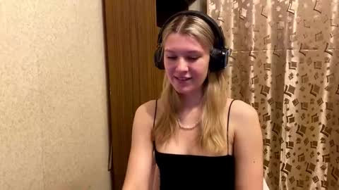 Snapshot of skyedavis chatting on 01-10-26, 07:15 skyedavis online show from 01-10-26, 07:15