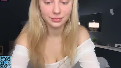 Snapshot of skyeveil chatting on 12-15-25, 08:35 Skye online show from 12-15-25, 08:35