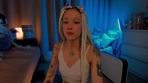 Snapshot of skyewavy chatting on 12-17-24, 02:12 online show from 12-17-24, 02:12