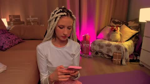 Snapshot of skyewavy chatting on 01-03-25, 05:20 online show from 01-03-25, 05:20