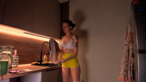 Snapshot of skyewavy chatting on 01-18-25, 08:40 online show from 01-18-25, 08:40