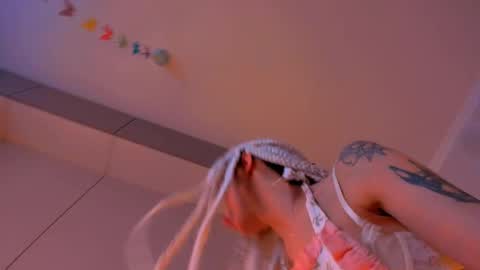 Snapshot of skyewavy chatting on 02-15-25, 06:12 online show from 02-15-25, 06:12