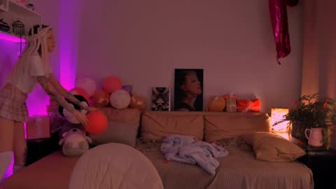 Snapshot of skyewavy chatting on 02-26-25, 01:11 online show from 02-26-25, 01:11