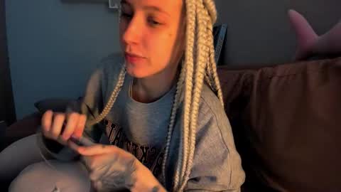 Snapshot of skyewavy chatting on 09-29-25, 05:34 online show from 09-29-25, 05:34