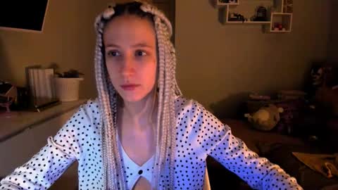 Snapshot of skyewavy chatting on 10-07-25, 09:56 online show from 10-07-25, 09:56