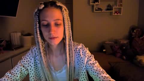 Snapshot of skyewavy chatting on 10-09-25, 09:35 online show from 10-09-25, 09:35