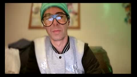 Snapshot of skyfly333 chatting on 07-18-26, 01:59 IAN HARD online show from 07-18-26, 01:59