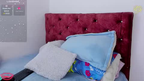 Snapshot of skyhotgirl chatting on 03-10-26, 02:33 Sky online show from 03-10-26, 02:33