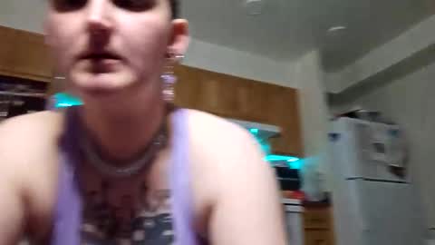 Snapshot of skyisacutie chatting on 12-23-25, 04:54 Skyisacutie online show from 12-23-25, 04:54
