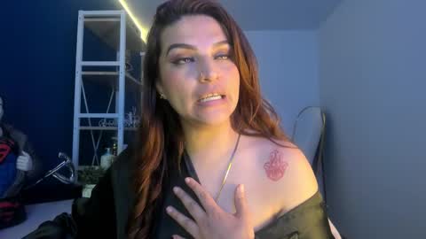 Snapshot of skylar__desire chatting on 10-18-25, 02:58 skylar__desire online show from 10-18-25, 02:58