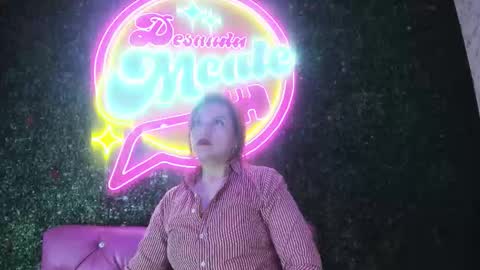 Snapshot of skylar__desire chatting on 10-20-25, 11:32 skylar__desire online show from 10-20-25, 11:32