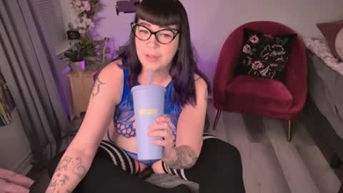 Snapshot of skylar_bird chatting on 12-14-24, 01:28 skylar bird online show from 12-14-24, 01:28