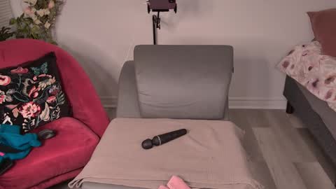 Snapshot of skylar_bird chatting on 01-02-25, 04:09 skylar bird online show from 01-02-25, 04:09