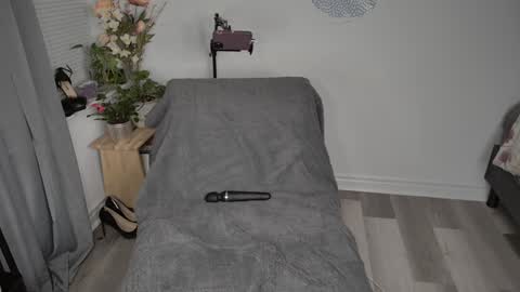 Snapshot of skylar_bird chatting on 02-05-25, 04:27 skylar bird online show from 02-05-25, 04:27