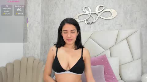 Snapshot of skylerwhite02 chatting on 01-13-26, 08:03 Skyler online show from 01-13-26, 08:03