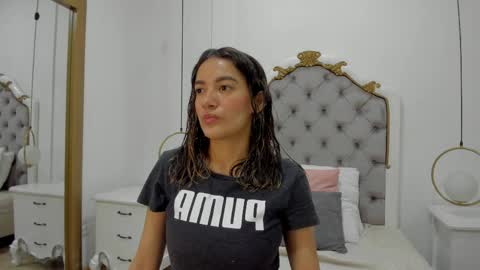 Snapshot of skylerwhite02 chatting on 05-04-26, 03:35 Skyler online show from 05-04-26, 03:35