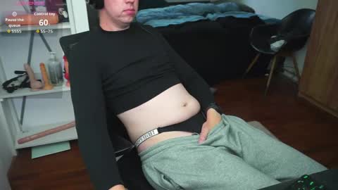 Snapshot of skylinebaby chatting on 06-05-26, 06:35 skylinebaby online show from 06-05-26, 06:35