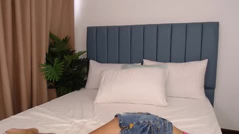 Snapshot of skytime96 chatting on 10-25-25, 05:26 Sky online show from 10-25-25, 05:26