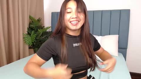 Snapshot of skytime96 chatting on 10-26-25, 05:57 Sky online show from 10-26-25, 05:57