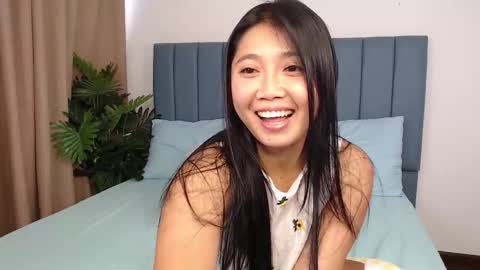 Snapshot of skytime96 chatting on 12-22-25, 03:47 Sky online show from 12-22-25, 03:47