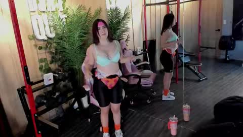 Snapshot of skyylee_ chatting on 10-31-25, 12:50 abby online show from 10-31-25, 12:50