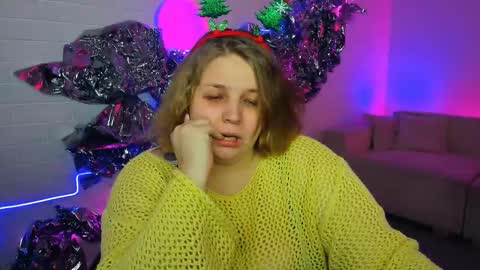 Snapshot of sladadeew chatting on 12-25-24, 12:05 Slada Deew online show from 12-25-24, 12:05