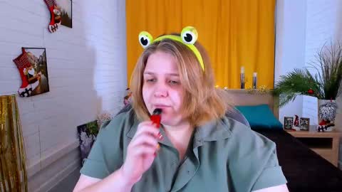 Snapshot of sladadeew chatting on 12-27-24, 09:17 Slada Deew online show from 12-27-24, 09:17
