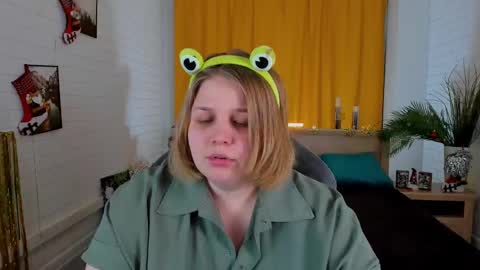Snapshot of sladadeew chatting on 12-27-24, 12:23 Slada Deew online show from 12-27-24, 12:23