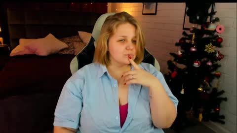 Snapshot of sladadeew chatting on 12-28-24, 04:30 Slada Deew online show from 12-28-24, 04:30