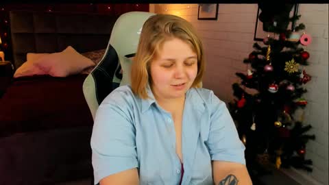 Snapshot of sladadeew chatting on 12-28-24, 07:33 Slada Deew online show from 12-28-24, 07:33