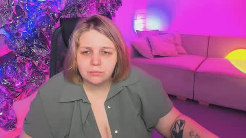 Snapshot of sladadeew chatting on 12-30-24, 09:05 Slada Deew online show from 12-30-24, 09:05