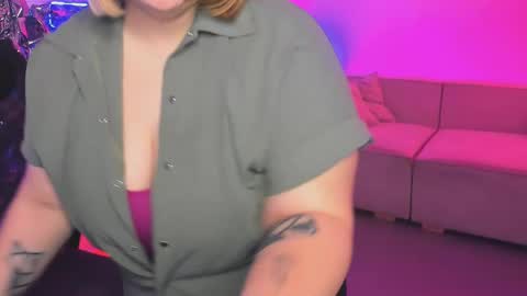 Snapshot of sladadeew chatting on 12-30-24, 12:09 Slada Deew online show from 12-30-24, 12:09