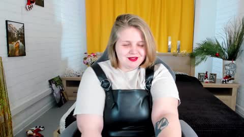 Snapshot of sladadeew chatting on 01-03-25, 12:19 Slada Deew online show from 01-03-25, 12:19